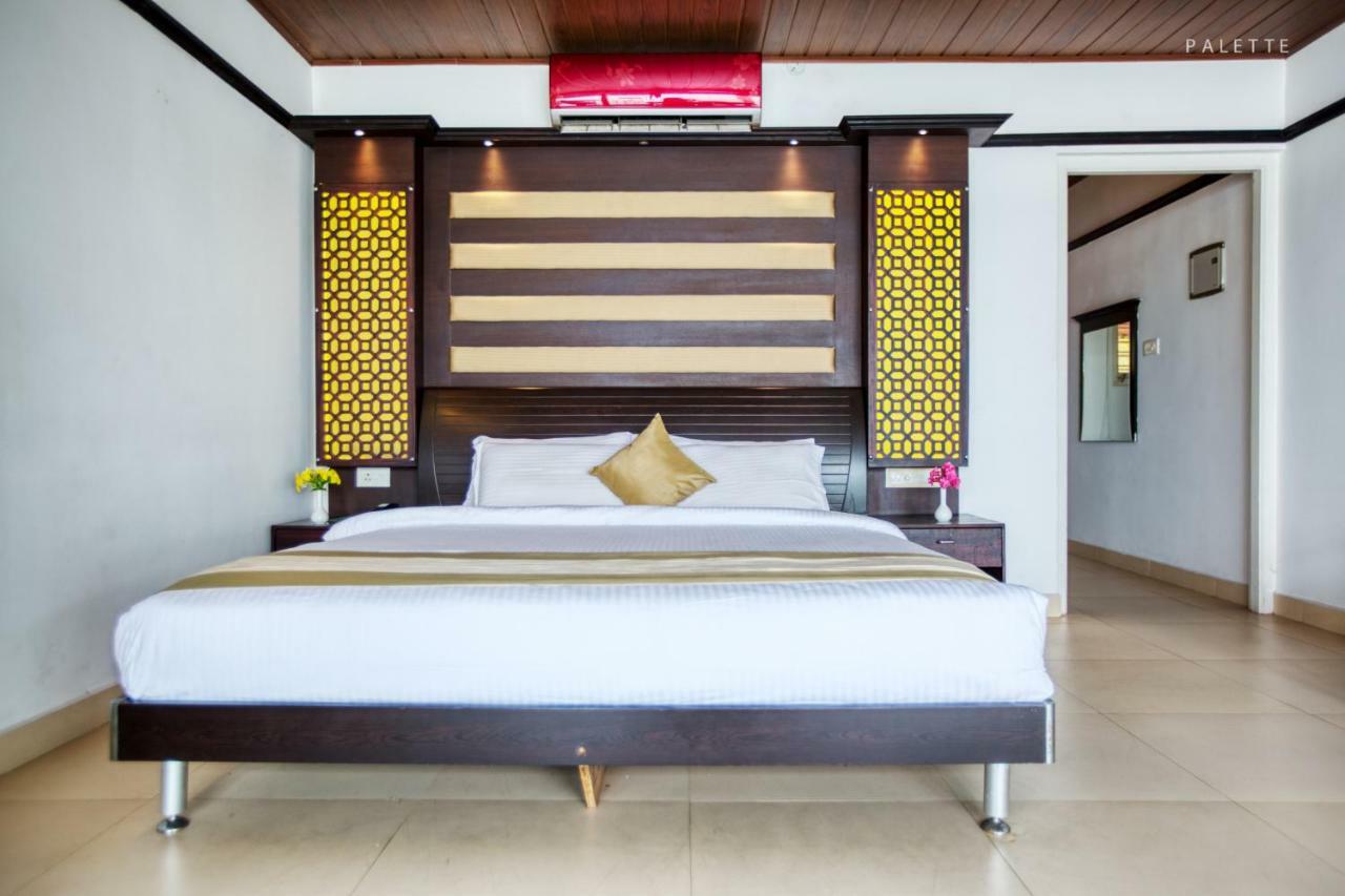 Grand Ayur Island Hotel Perumbalam Exterior foto