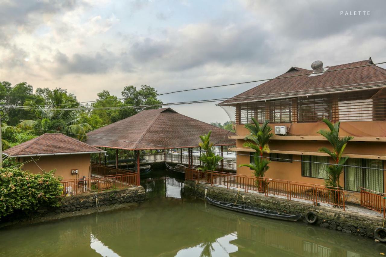 Grand Ayur Island Hotel Perumbalam Exterior foto