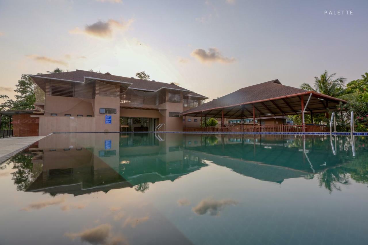Grand Ayur Island Hotel Perumbalam Exterior foto