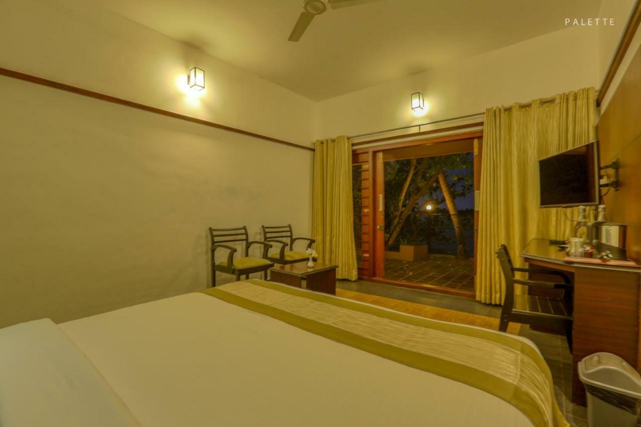 Grand Ayur Island Hotel Perumbalam Exterior foto
